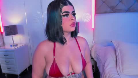 Snapshot of sashajune chatting on 02.04.25 selene online show from 02.04.25