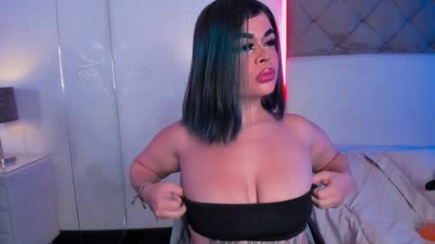 Snapshot of sashajune chatting on 02.05.25 selene online show from 02.05.25