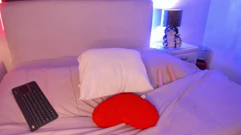 Snapshot of sashajune chatting on 02.23.25 selene online show from 02.23.25