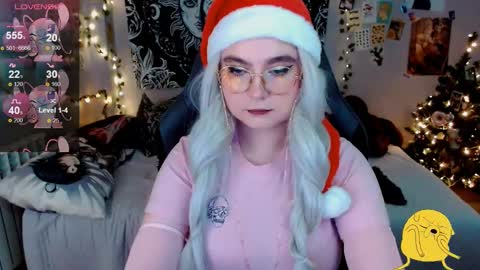 Snapshot of sashasoyyyy chatting on 12.30.24 Sashasoy online show from 12.30.24