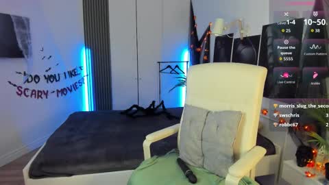 Snapshot of sashasunlight chatting on 10.29.25 Sasha online show from 10.29.25