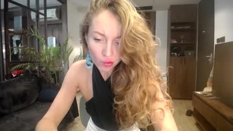 Snapshot of sashasweetsasha chatting on 12.02.24 Sasha online show from 12.02.24