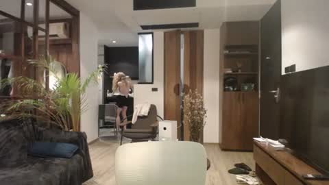 Snapshot of sashasweetsasha chatting on 12.19.24 Sasha online show from 12.19.24