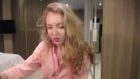 Snapshot of sashasweetsasha chatting on 10.23.25 Sasha online show from 10.23.25