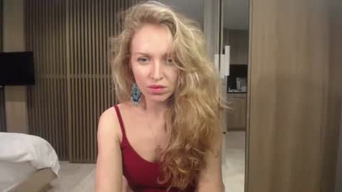 Snapshot of sashasweetsasha chatting on 10.25.25 Sasha online show from 10.25.25