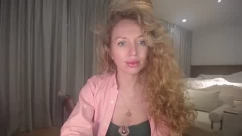 Snapshot of sashasweetsasha chatting on 11.26.25 Sasha online show from 11.26.25