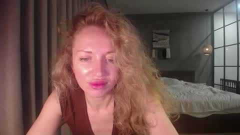 Snapshot of sashasweetsasha chatting on 12.18.25 Sasha online show from 12.18.25