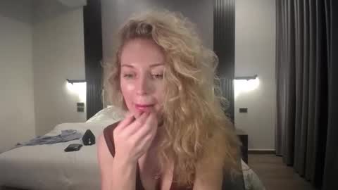 Snapshot of sashasweetsasha chatting on 02.26.26 Sasha online show from 02.26.26