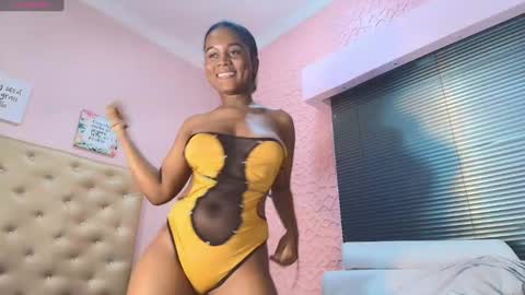 SashhaLux22 online show from 02.21.25