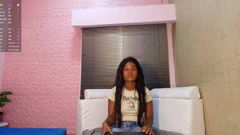 SashhaLux22 online show from 03.05.25