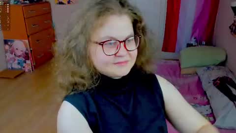 Snapshot of sashy_way chatting on 06.23.26 .Alexandra online show from 06.23.26