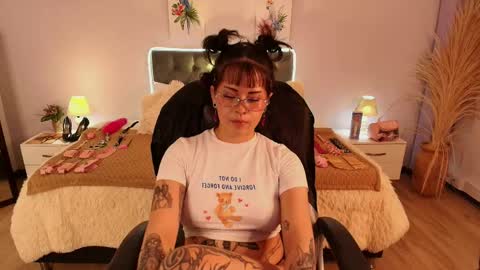 Snapshot of saskia_vellour chatting on 04.30.26 saskia_vellour online show from 04.30.26