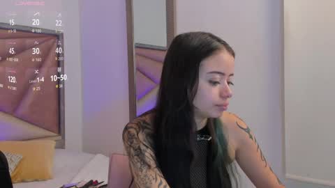 Snapshot of saskiagrendel chatting on 05.25.26 saskiagrendel online show from 05.25.26