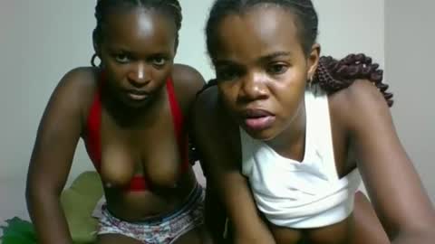 Snapshot of sassybrown25 chatting on 12.02.25 sassybrown25 online show from 12.02.25