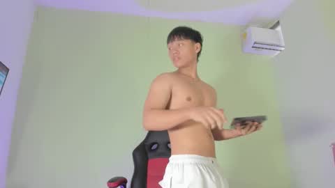 Snapshot of sasuke_uchiha12 chatting on 03.08.25 Evans Williams online show from 03.08.25