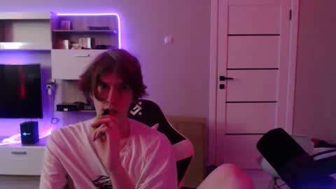 Snapshot of sat1sfaction chatting on 02.10.26 Kristof online show from 02.10.26