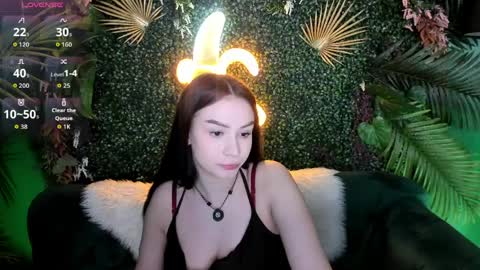Snapshot of satiralux chatting on 04.05.26 online show from 04.05.26