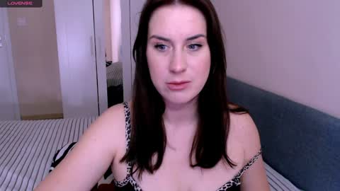 Snapshot of satisfaction__ chatting on 05.21.26 satisfaction__ online show from 05.21.26