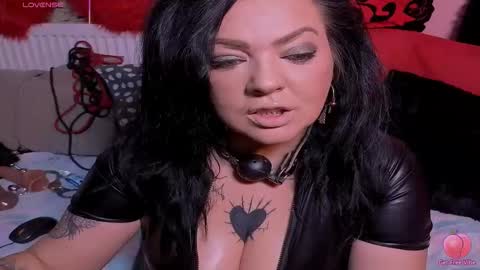 Snapshot of satisfymydesires chatting on 12.17.25 Elena online show from 12.17.25