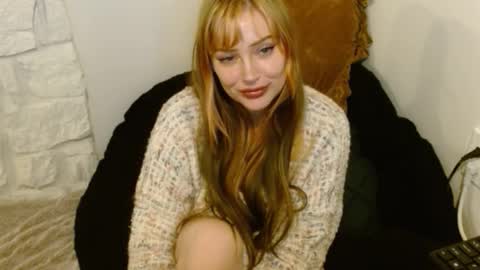 Snapshot of satrinarose chatting on 11.24.25 Rose online show from 11.24.25