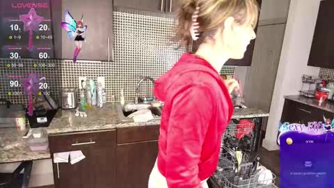 Saturn Girl online show from 12.14.25