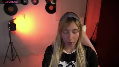 I AM JENN  online show from 04.19.26