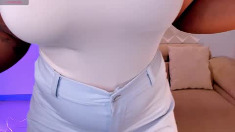 Snapshot of savannahstorm_ chatting on 02.23.25 S a v a n n a h online show from 02.23.25