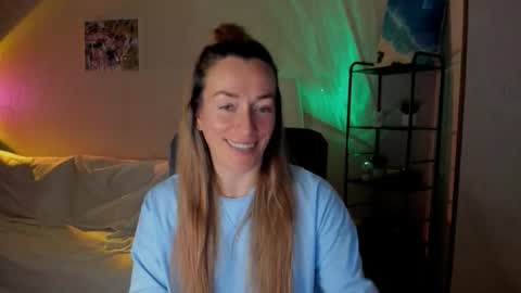 Snapshot of save_the_qween chatting on 12.05.25 save the qween online show from 12.05.25