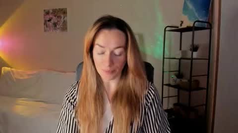 Snapshot of save_the_qween chatting on 12.14.25 save the qween online show from 12.14.25