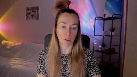 Snapshot of save_the_qween chatting on 12.15.25 save the qween online show from 12.15.25