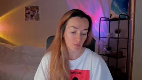 Snapshot of save_the_qween chatting on 12.18.25 save the qween online show from 12.18.25