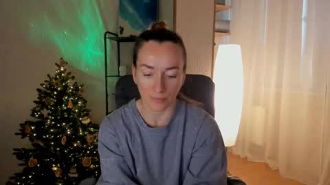 Snapshot of save_the_qween chatting on 12.20.25 save the qween online show from 12.20.25