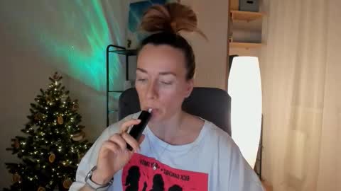 Snapshot of save_the_qween chatting on 12.22.25 save the qween online show from 12.22.25