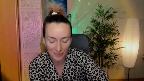 Snapshot of save_the_qween chatting on 01.10.26 save the qween online show from 01.10.26