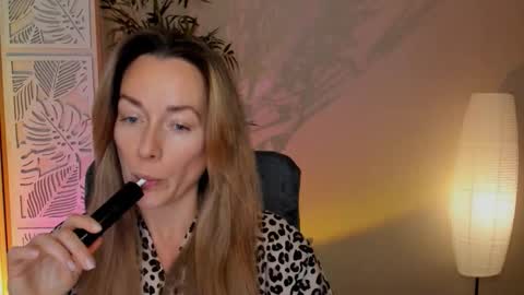 Snapshot of save_the_qween chatting on 02.07.26 save the qween online show from 02.07.26