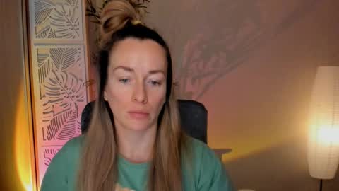 Snapshot of save_the_qween chatting on 02.14.26 save the qween online show from 02.14.26