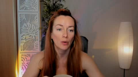 Snapshot of save_the_qween chatting on 04.06.26 save the qween online show from 04.06.26