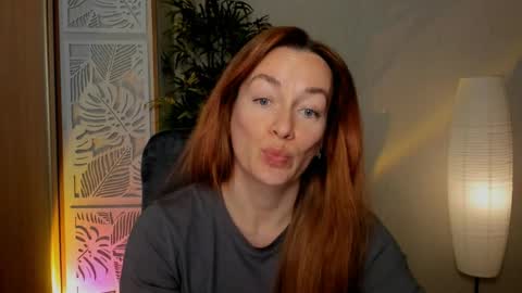 Snapshot of save_the_qween chatting on 04.10.26 save the qween online show from 04.10.26