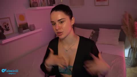 Snapshot of savvage_play chatting on 02.26.25 Naomi online show from 02.26.25