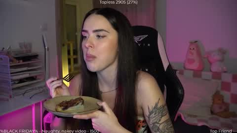 Snapshot of savvage_play chatting on 11.23.25 Naomi online show from 11.23.25