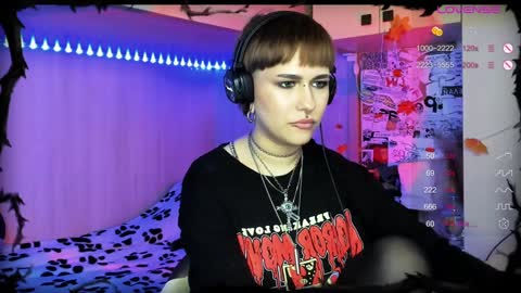 pronoun she. name Mary. age 21. online show from 12.08.24