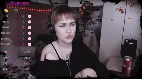 pronoun she. name Mary. age 21. online show from 02.16.25