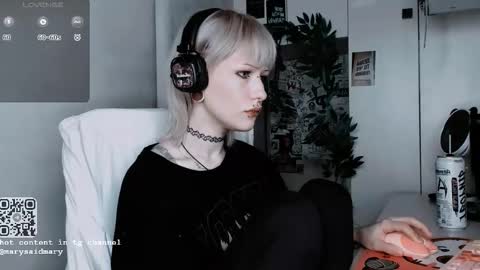 pronoun she. name Mary. age 21. online show from 10.13.25