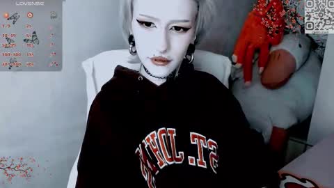 pronoun she. name Mary. age 21. online show from 11.13.25