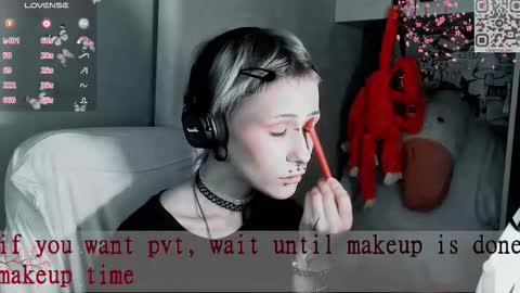 pronoun she. name Mary. age 21. online show from 11.17.25