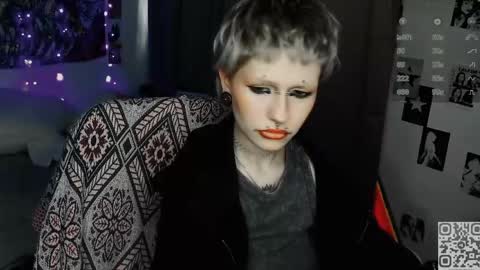 Snapshot of say_mary chatting on 04.17.26 pronoun she. name Mary. age 21. online show from 04.17.26