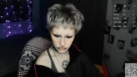 Snapshot of say_mary chatting on 04.22.26 pronoun she. name Mary. age 21. online show from 04.22.26