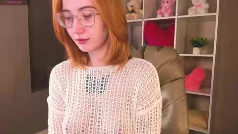 Snapshot of sayl0r_moon chatting on 11.18.25 Kira GMT 7 Mon Thu-Sun 0800am-0200pm online show from 11.18.25