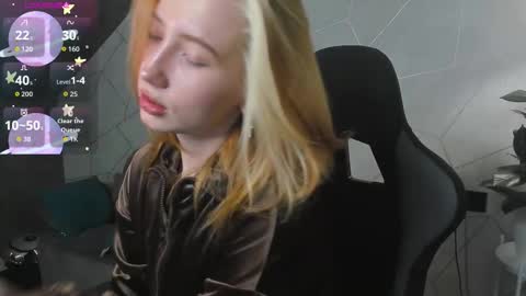 Snapshot of sayl0r_moon chatting on 12.16.25 Kira GMT 7 Mon Thu-Sun 0800am-0200pm online show from 12.16.25