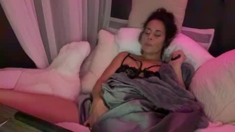 Good Girls Say Please...and Thank You online show from 01.11.25